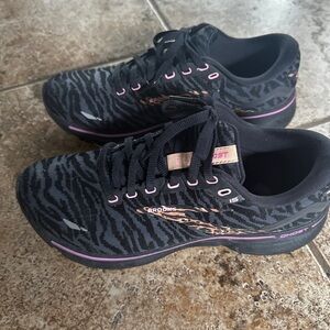 Brooks Women's Black and Pink Zebra Sneakers